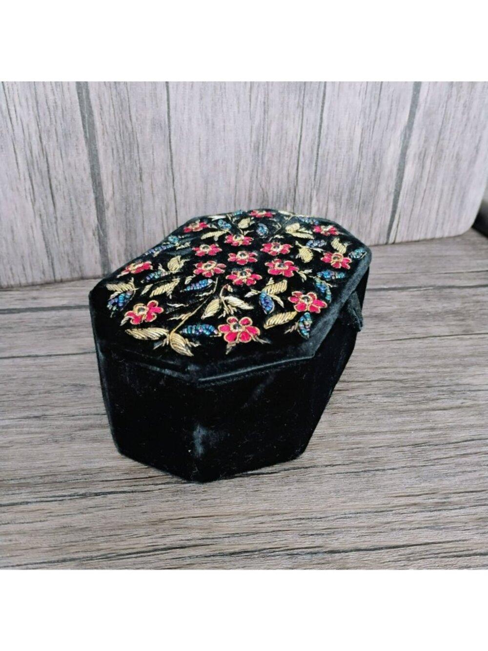 Vintage Indian Zardozi Embroidered Black Velvet Jewelry Box, 6" Octagon Boho - Picture 10 of 11